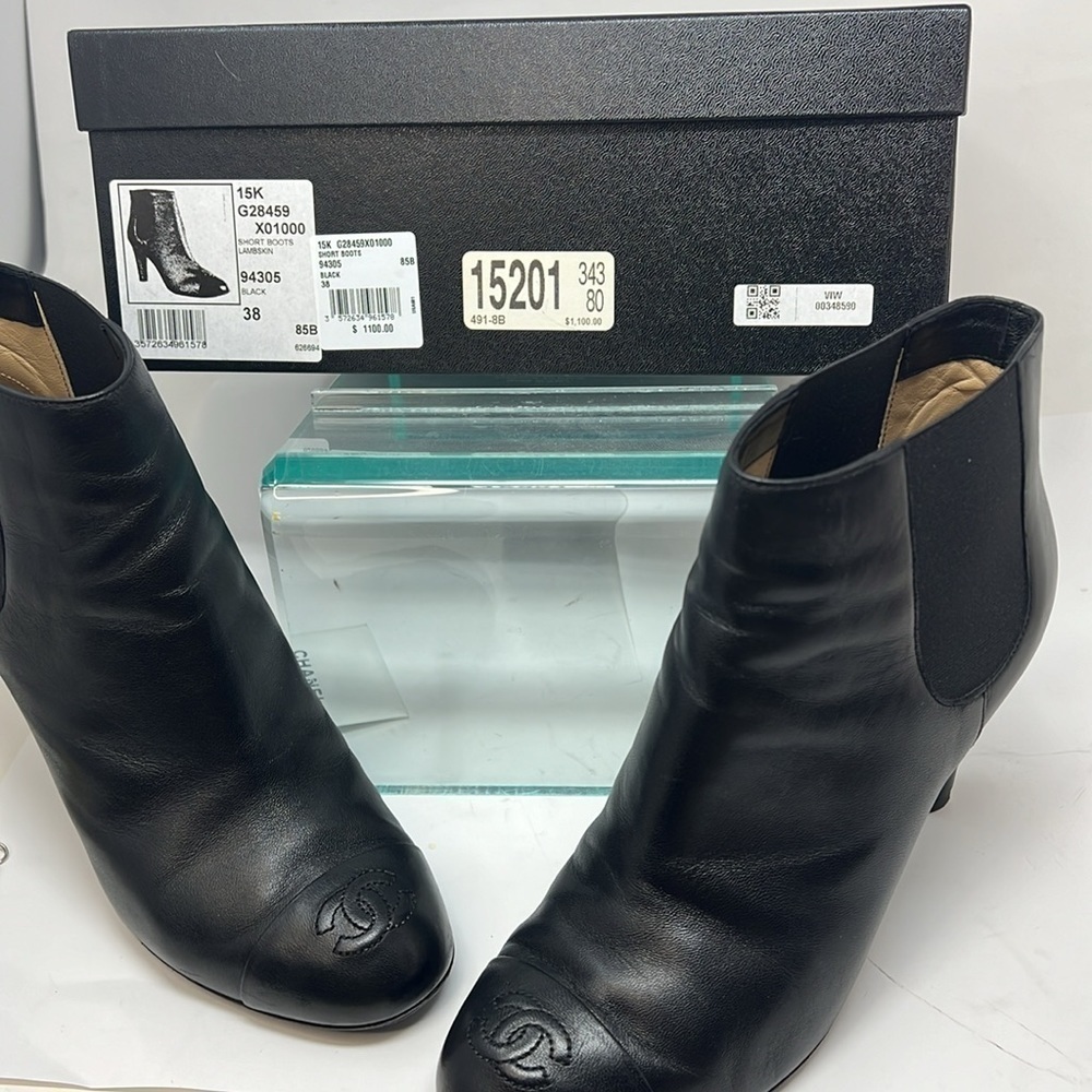 Chanel Sz 38 Short Lambskin Pull On 3.5”Heel Boots Booties - Picture 2 of 16